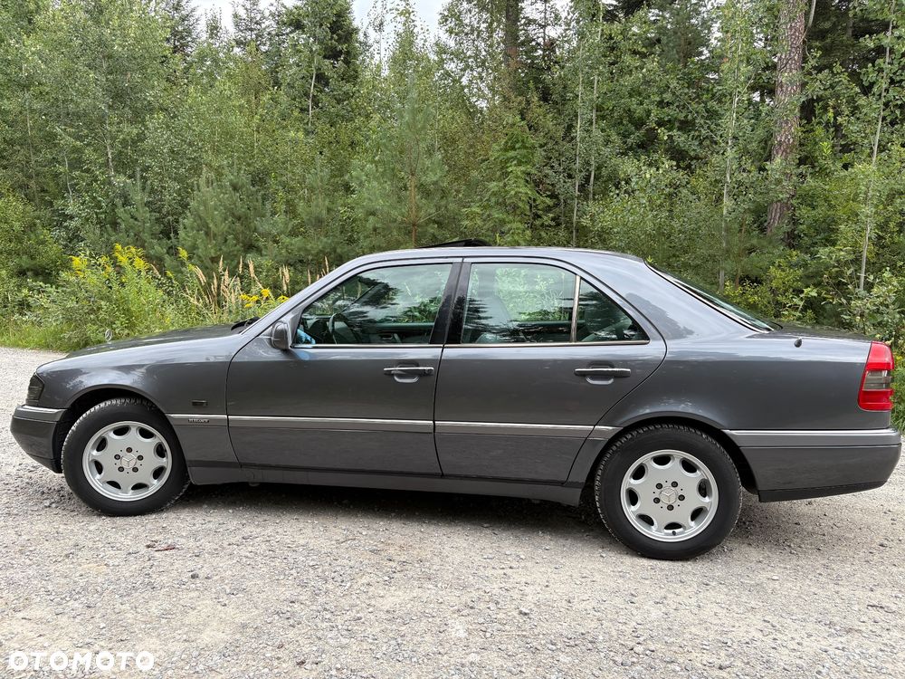 Mercedes-Benz Klasa C 180 T Elegance - 23