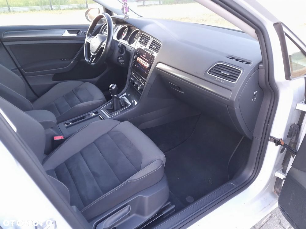 Volkswagen Golf - 15
