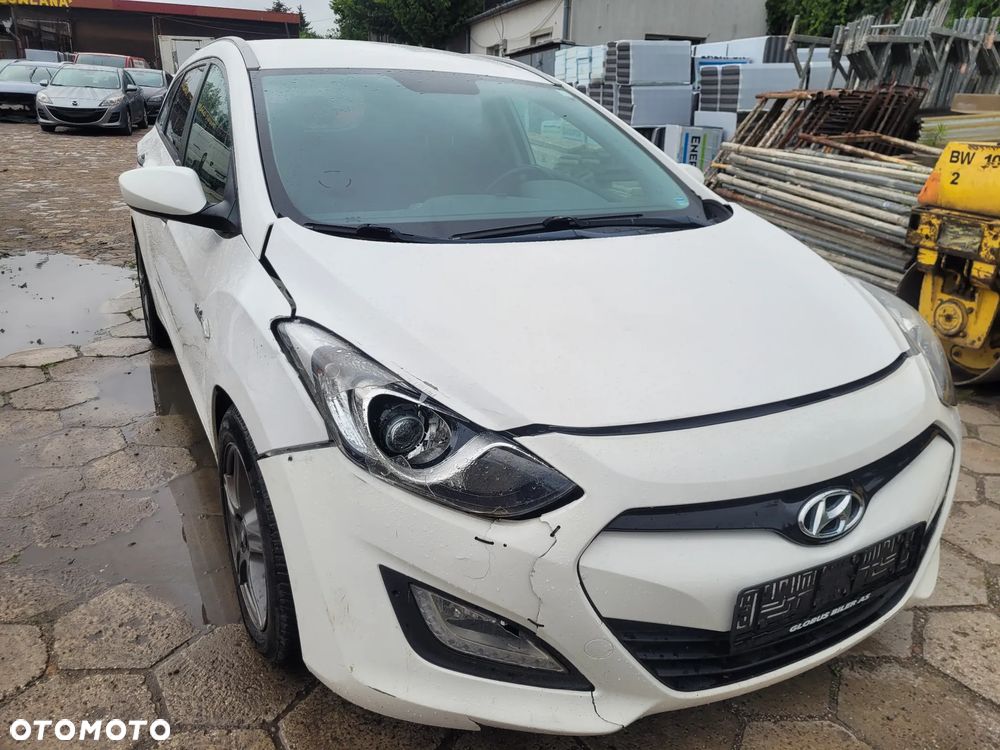 Hyundai i30 blue 1.6 CRDi YES Gold - 12