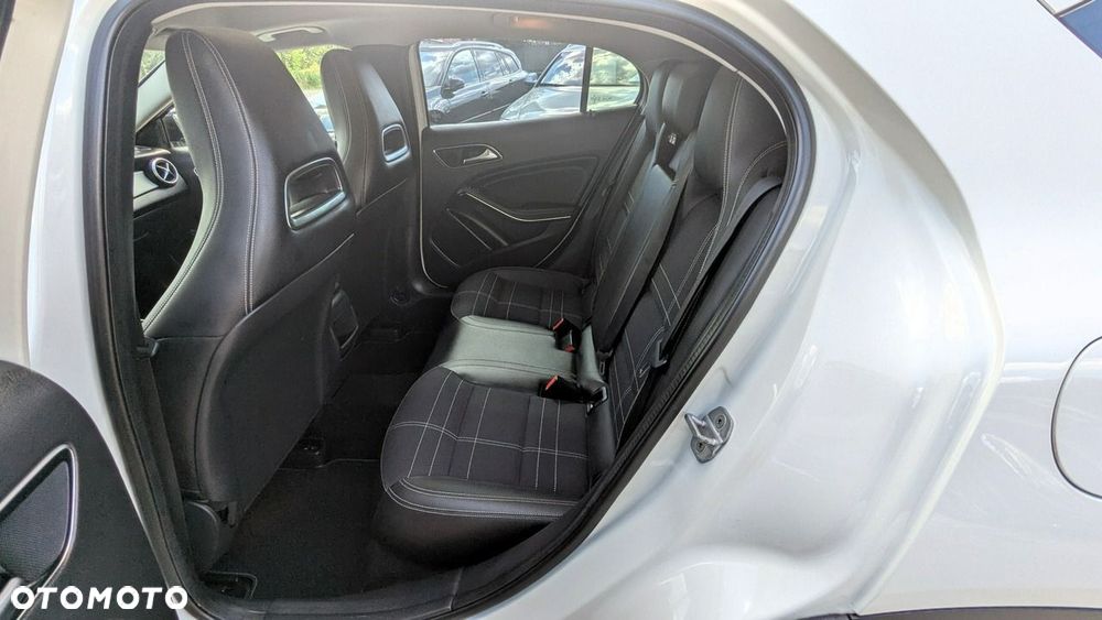 Mercedes-Benz GLA 200 d 4-Matic - 18