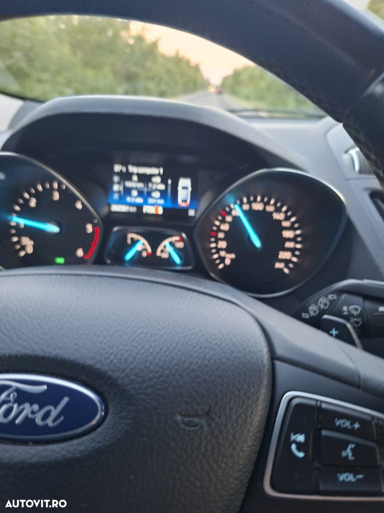 Ford Kuga 2.0 TDCi 4WD Powershift ST-Line - 4