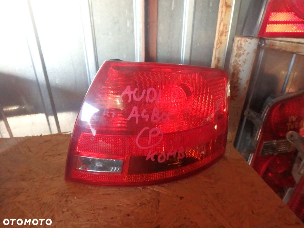 Lampa prawa tylna Audi A4 B8 kombi - 1