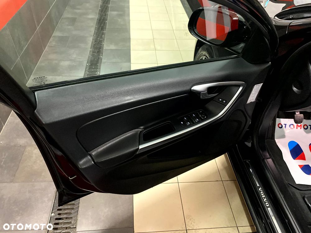 Volvo V60 D3 Momentum - 16