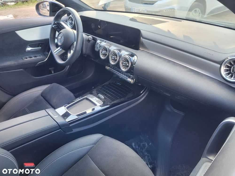 Mercedes-Benz CLA 200 d 4Matic 8G-DCT AMG Line - 14