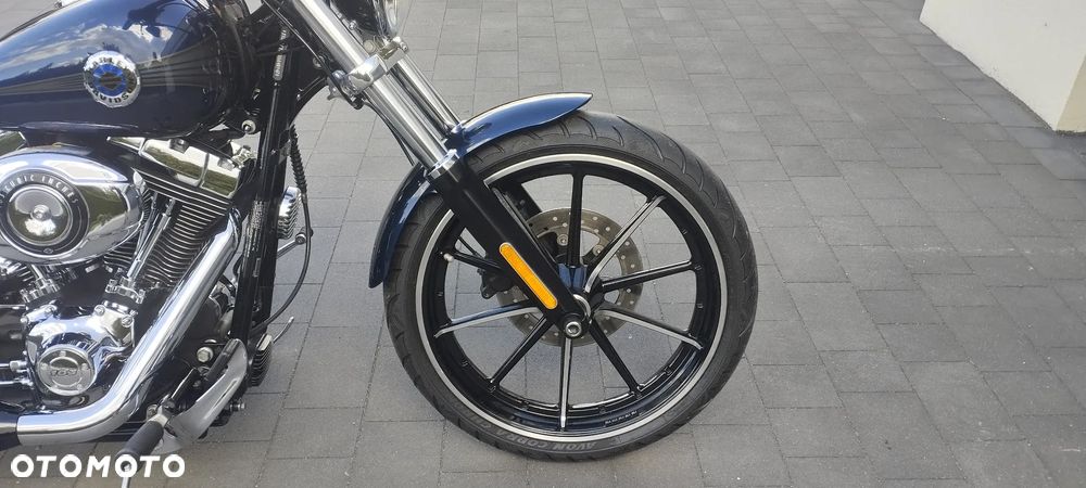 Harley-Davidson Softail Breakout - 25