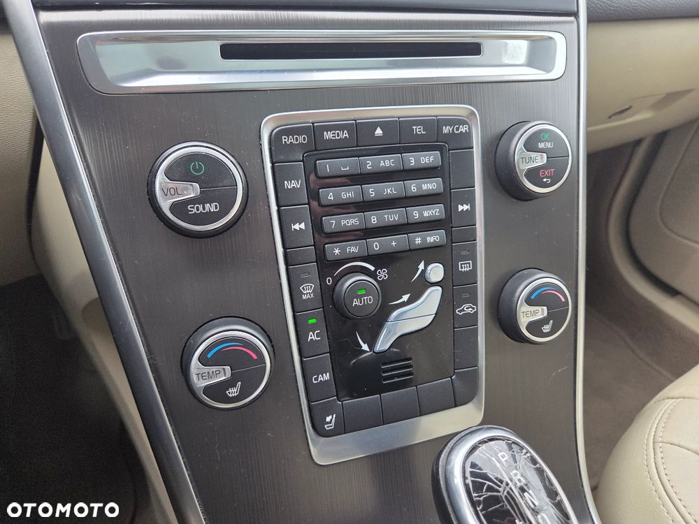 Volvo XC 60 T6 AWD Momentum - 14