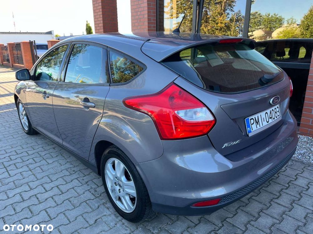 Ford Focus 1.6 Ambiente - 4