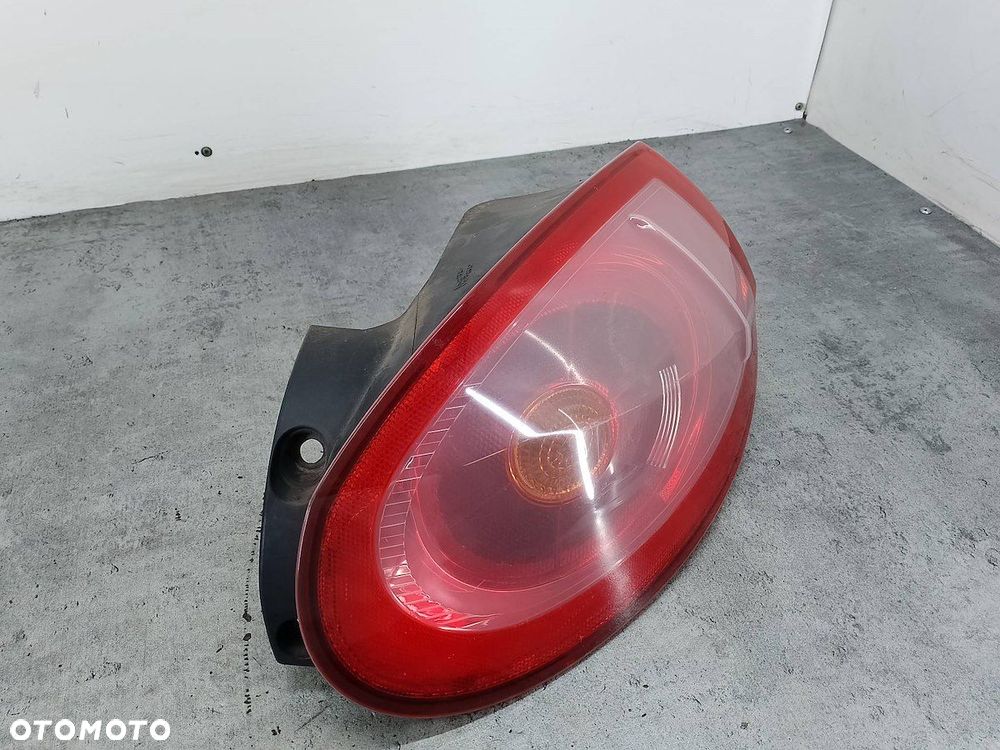 LAMPA TYLNA PRAWA FIAT BRAVO II 27272501 HATCHBACK - 2