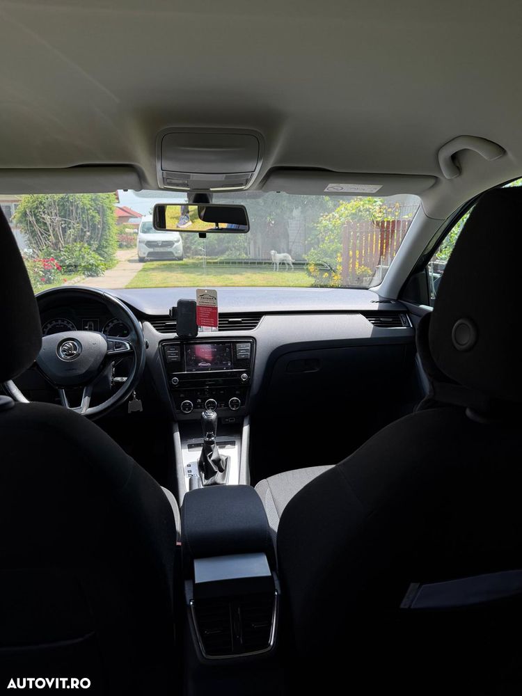 Skoda Octavia 1.6 TDI DSG Style - 6