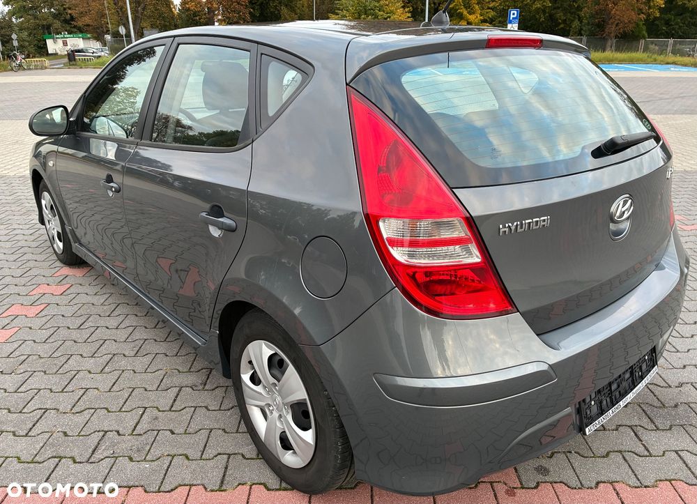 Hyundai i30 1.4 Base + - 6
