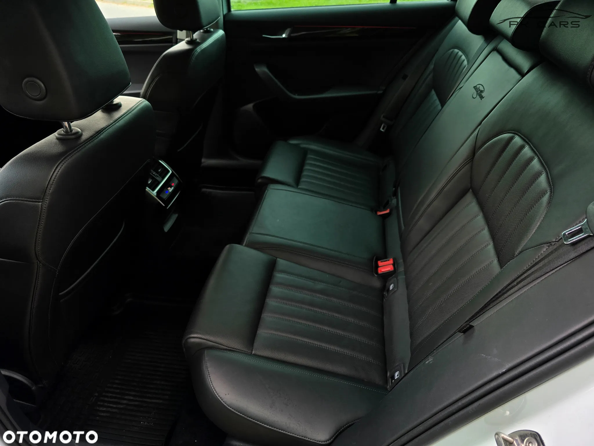 Skoda Superb Combi 2.0 TDI 4x4 DSG L&K - 37