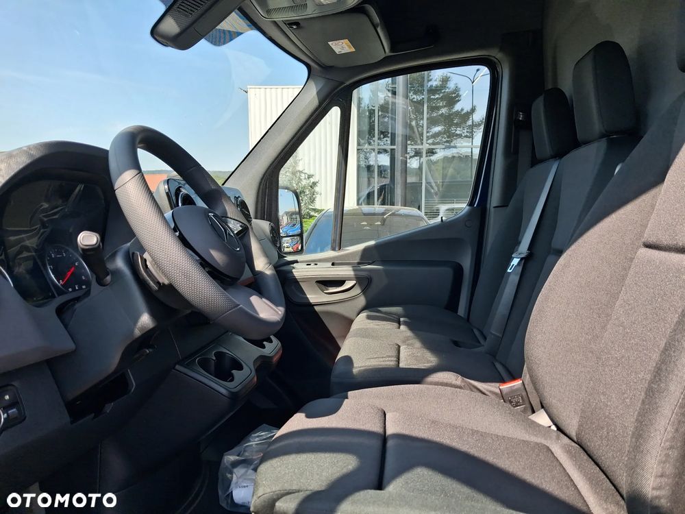 Mercedes-Benz Sprinter - 10