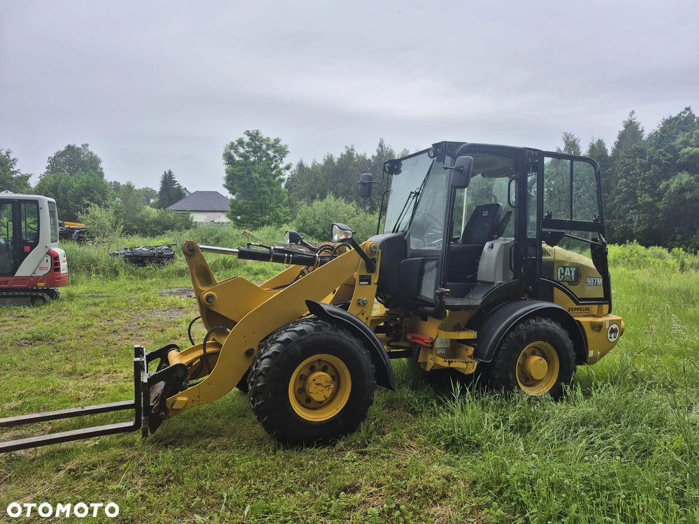 Caterpillar 907 - 1