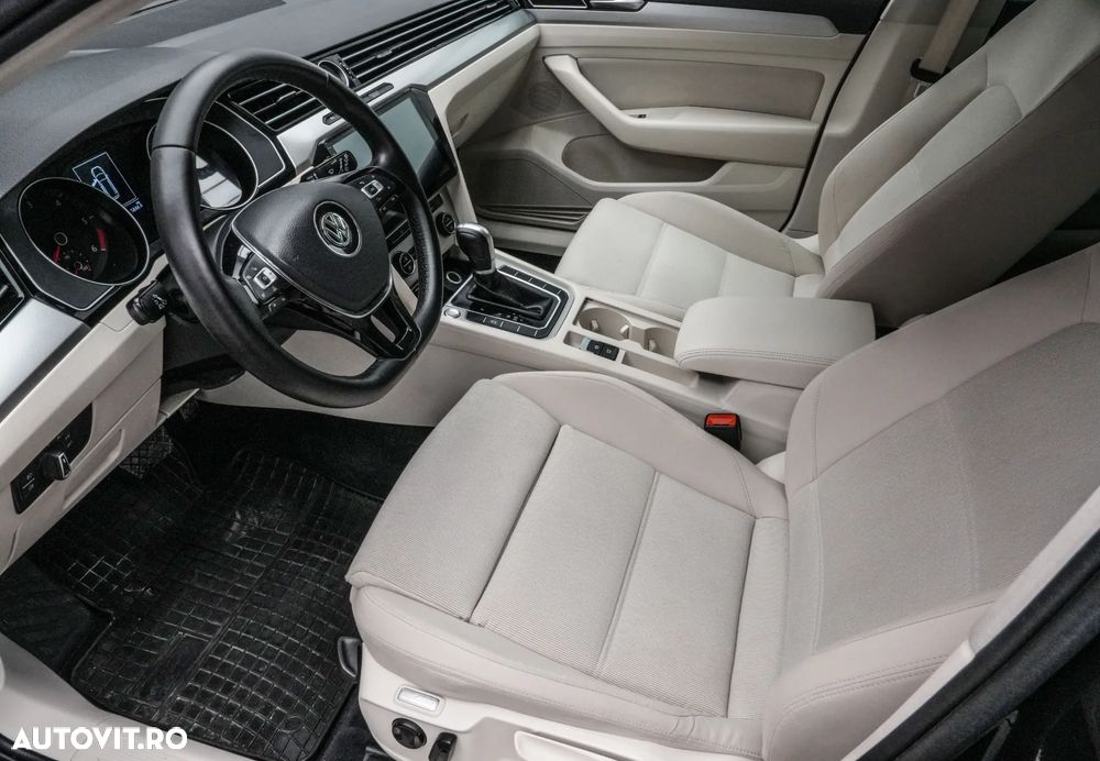 Volkswagen Passat 2.0 TDI DSG Highline - 11