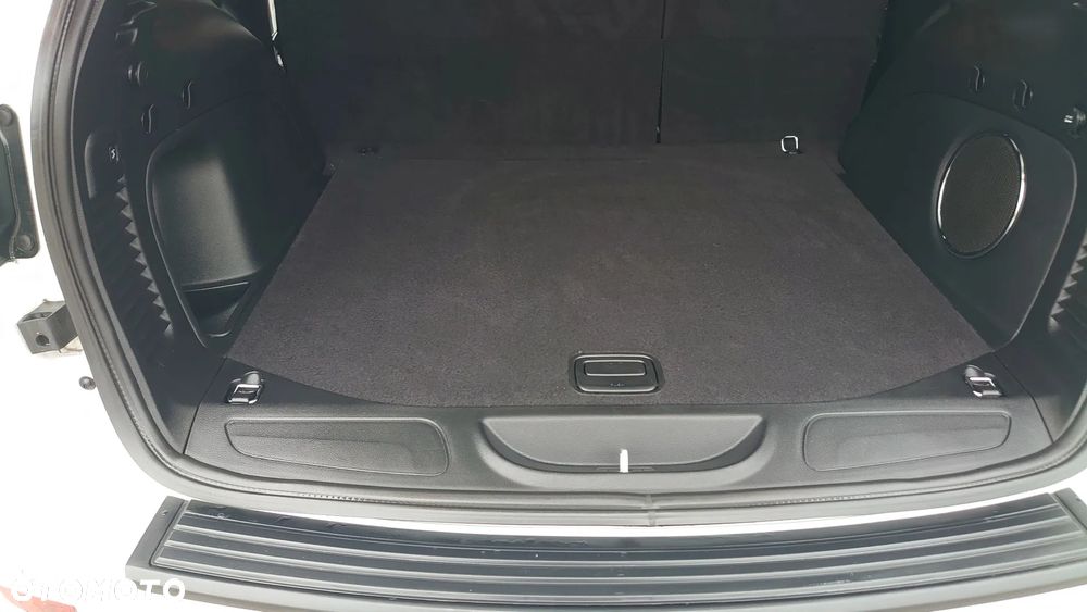 Jeep Grand Cherokee - 12