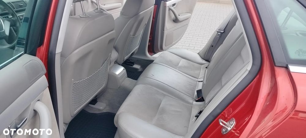 Audi A4 Limousine - 12