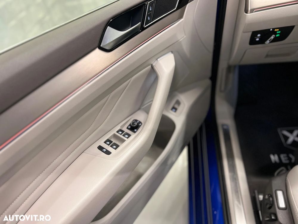 Volkswagen Passat Variant 2.0 TDI DSG R Executive - 9