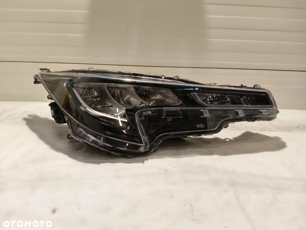 Toyota Corolla E21 PÓŁ LED PRZÓD STRONA PRAWA - 1
