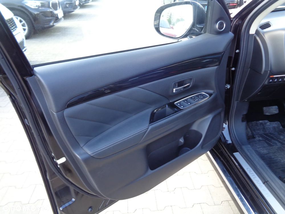 Mitsubishi Outlander 2.0 4WD Top - 9