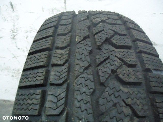 OPONA 235/60/17 KUMHO IZEN RV (1942) - 2
