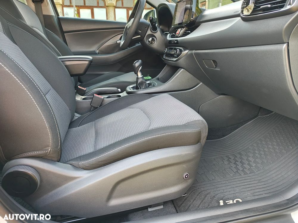 Hyundai i30 1.4 100CP 5DR M/T Comfort - 14