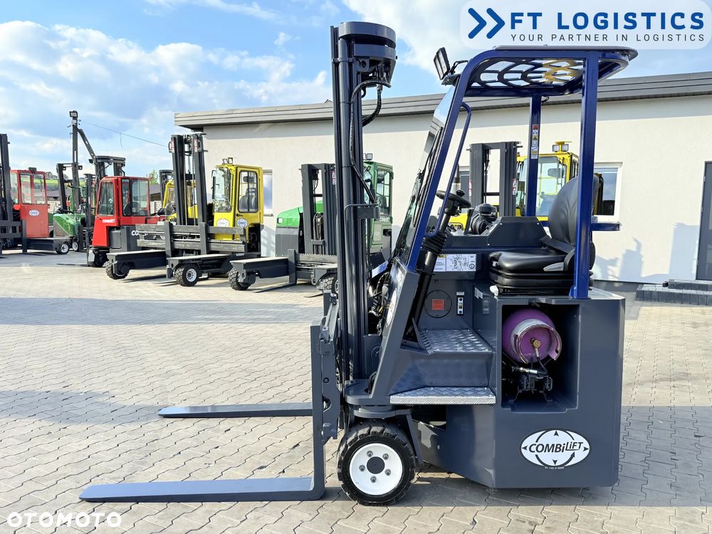 Combilift WÓZEK CZTEROKIERUNKOWY - WIELOKIERUNKOWY | COMBILIFT CB3000| GAS | TRIPLEX 5500MM | POZYCJONER WIDEŁ | PRZESUW WIDEŁ | WOLNY SKOK | NOWE OPONY | PO SERWISIE | STAN IDEALNY | Szeroka oferta wózków czterokierunkowych i bocznych, dopasowanych do różnorodnych potrzeb i zastosowań - 9