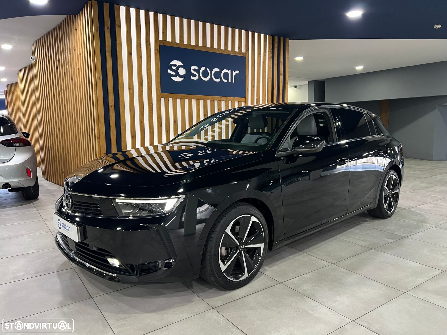 Opel Astra 1.2 T Elegance - 3