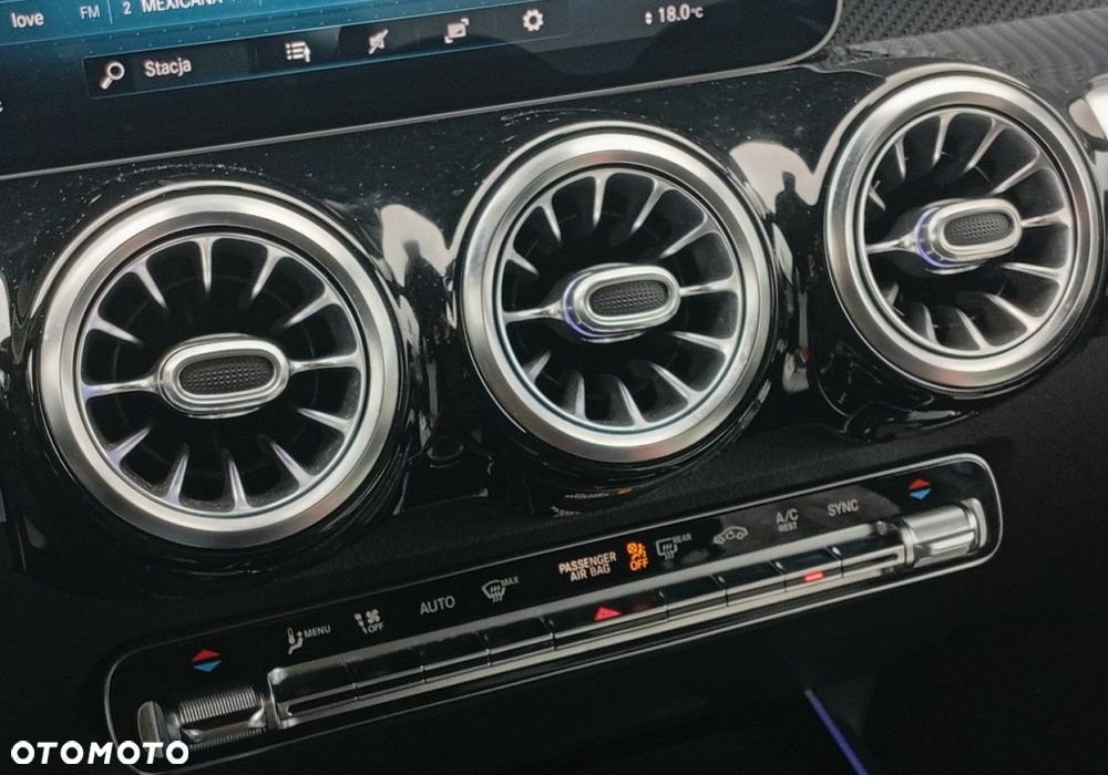 Mercedes-Benz GLB - 28