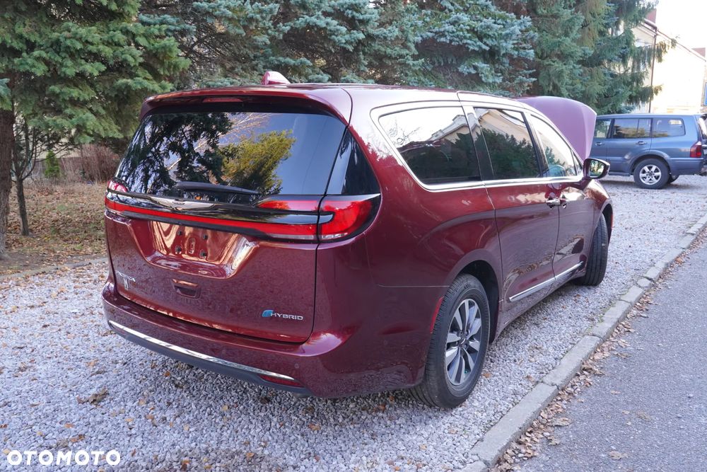 Chrysler Pacifica - 4