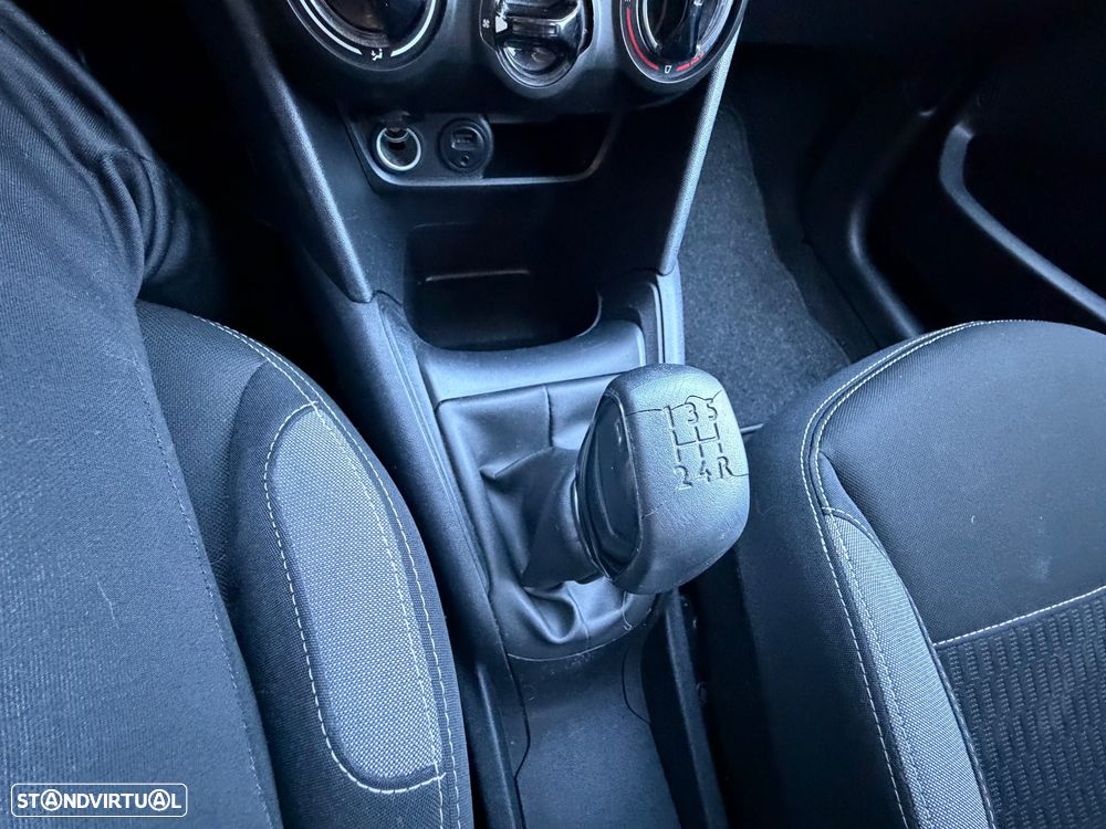 Peugeot 208 - 19