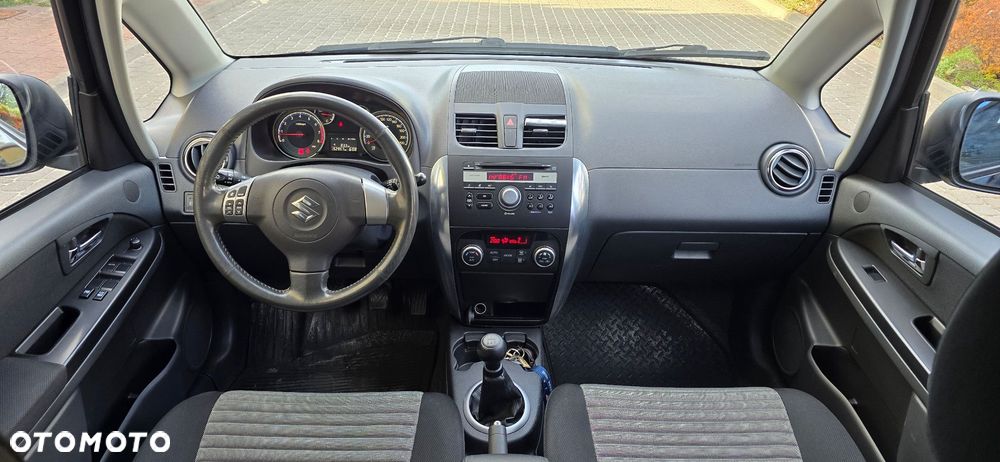 Suzuki SX4 1.6 Premium - 10