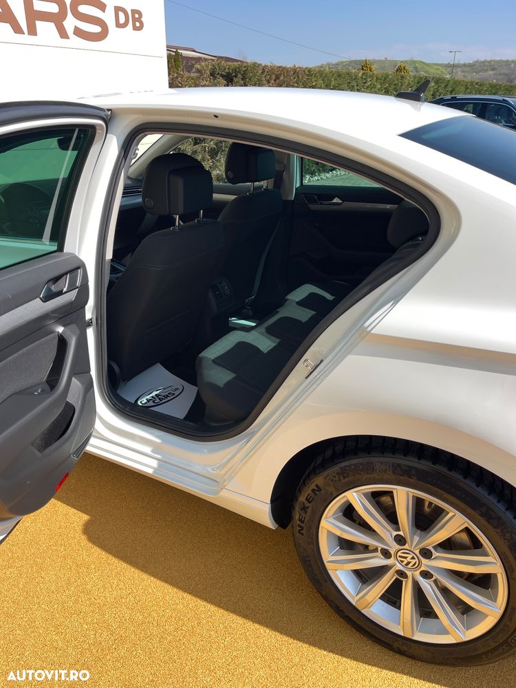 Volkswagen Passat - 25