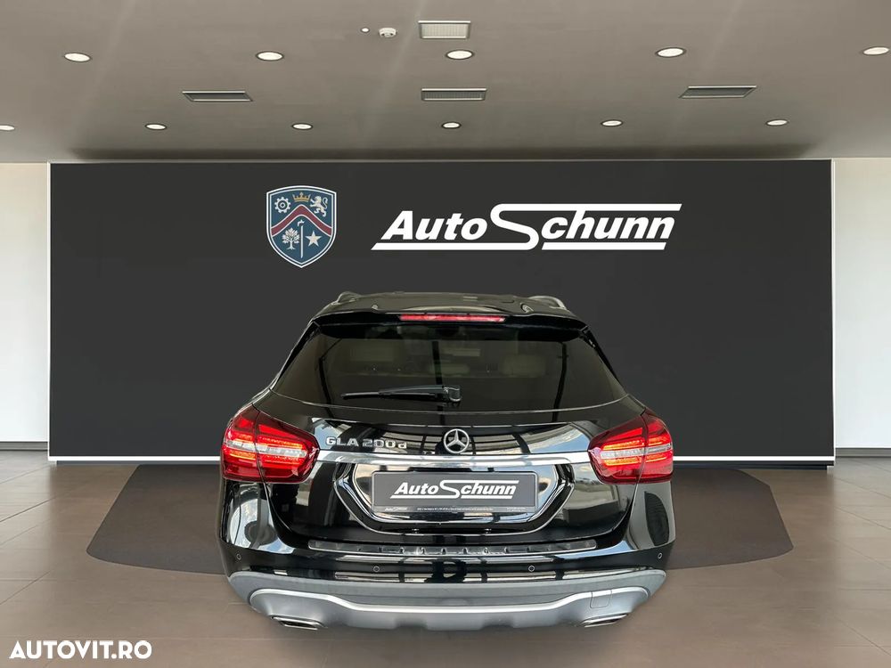 Mercedes-Benz GLA 200 d 7G-DCT Urban - 8