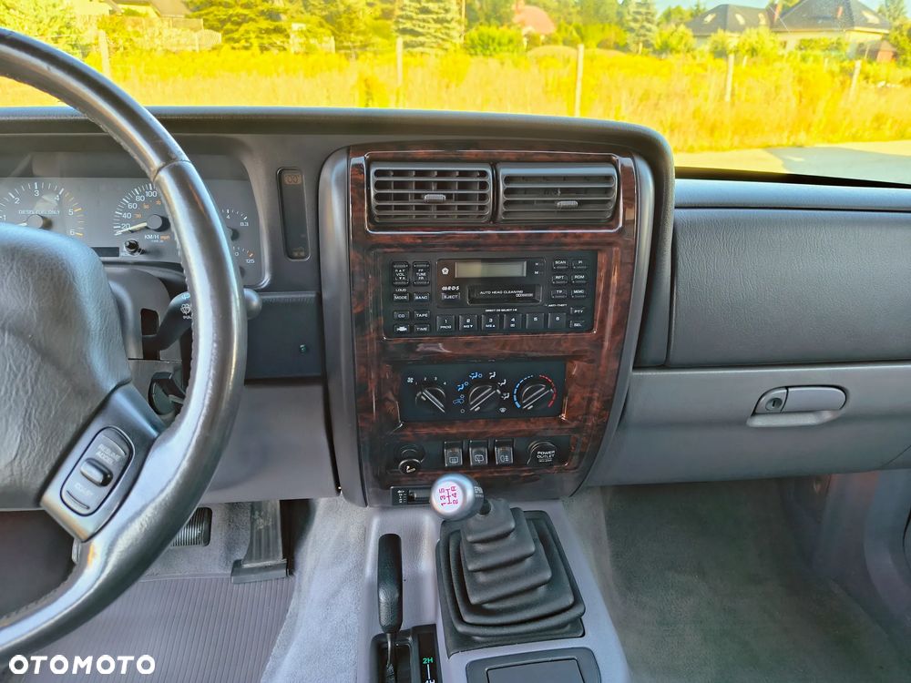 Jeep Cherokee - 19