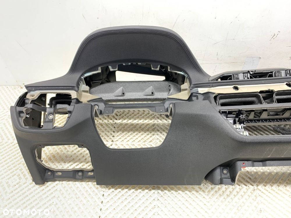 KOKPIT Z PODUSZKĄ PASAŻERA  BMW 5 (G30, F90) 2016 - 2022 M5 Competition 460 kW [625 KM] benzyna - 4