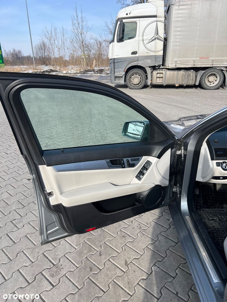 Mercedes-Benz Klasa C 180 CGI Automatik BlueEFFICIENCY Avantgarde - 14