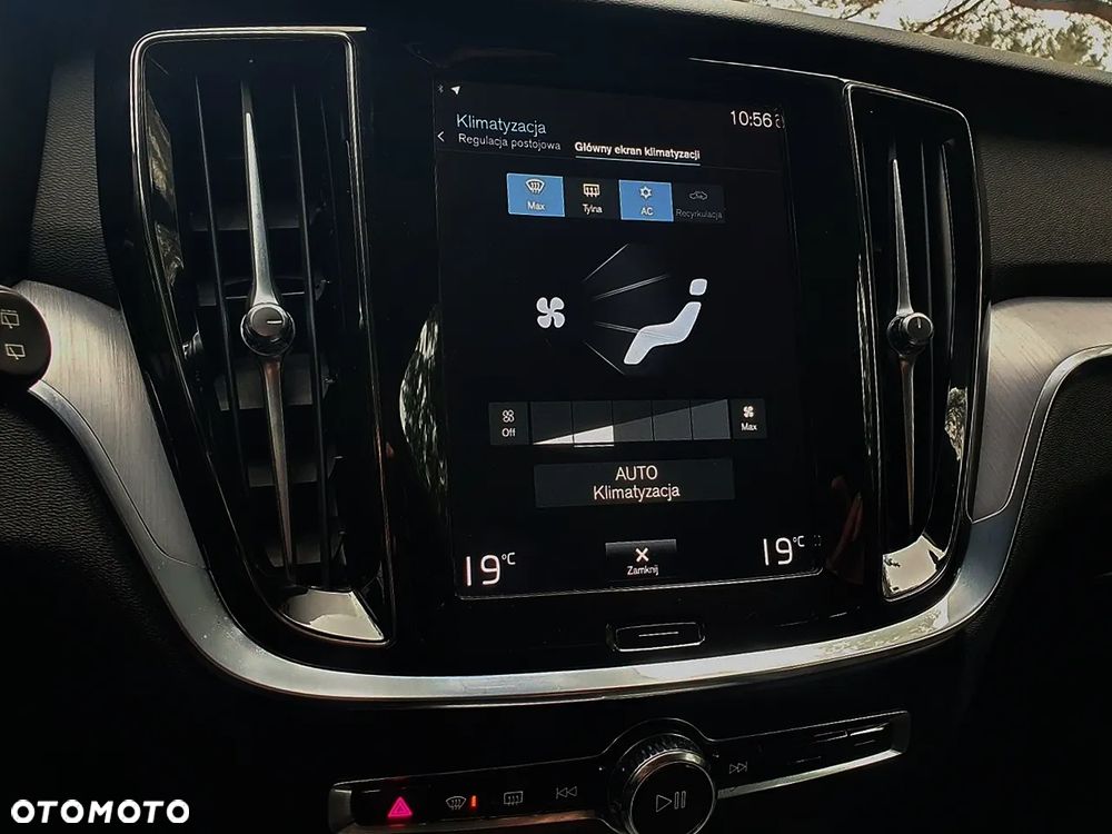 Volvo V60 B3 B DKG Momentum Pro - 17