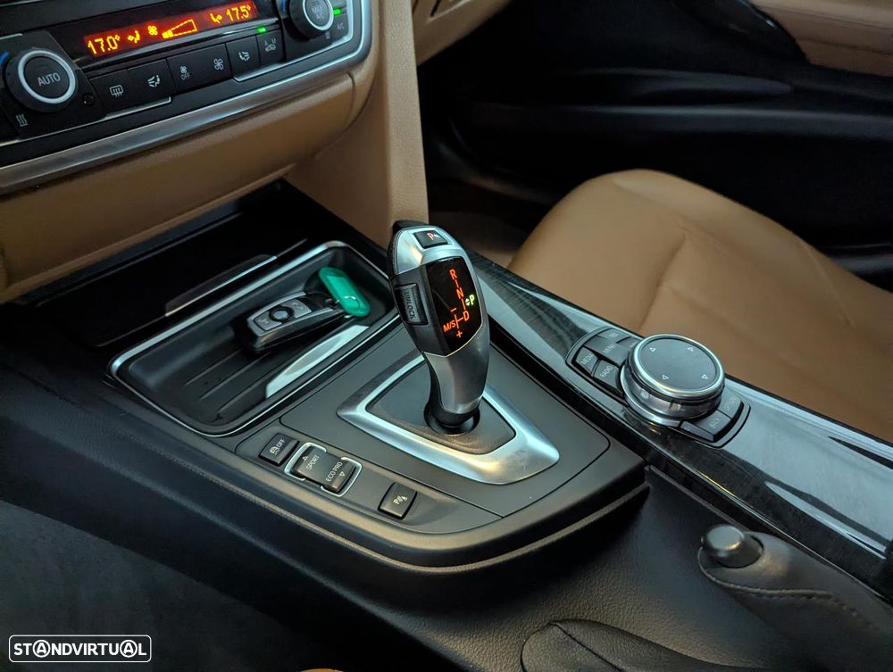 BMW 320 d Auto Line Luxury - 7