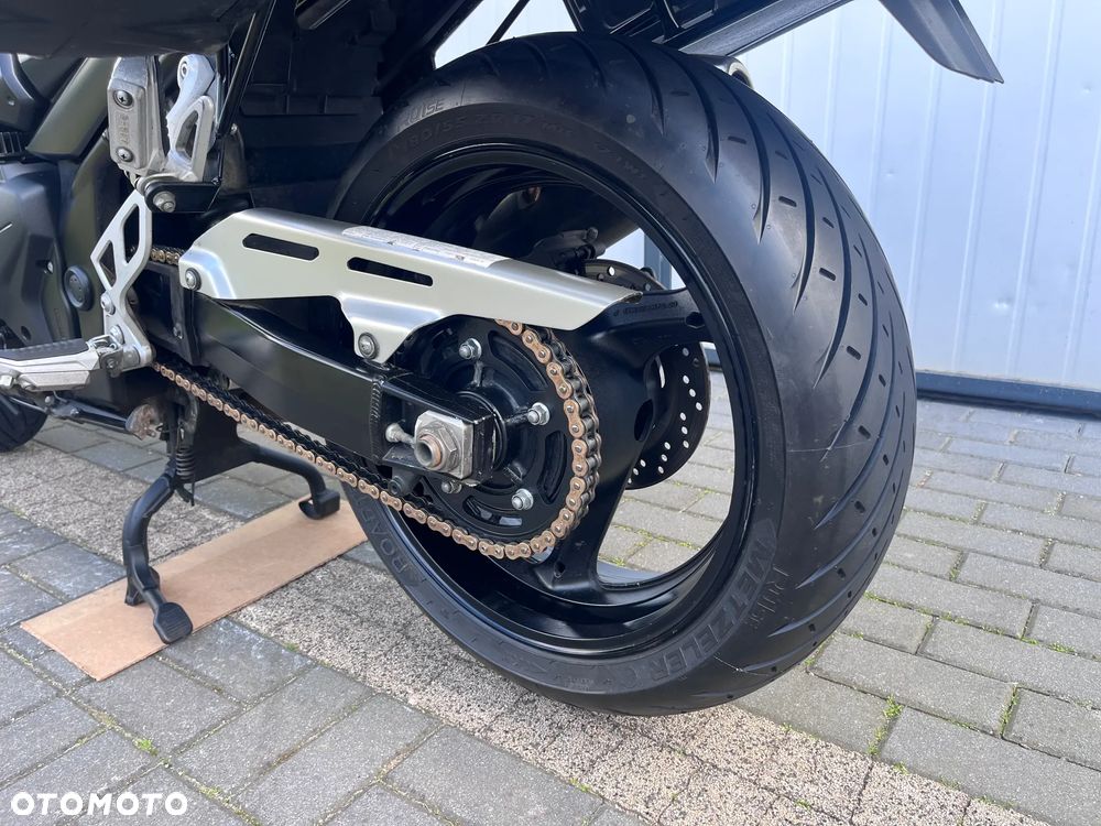 Suzuki GSX - 12