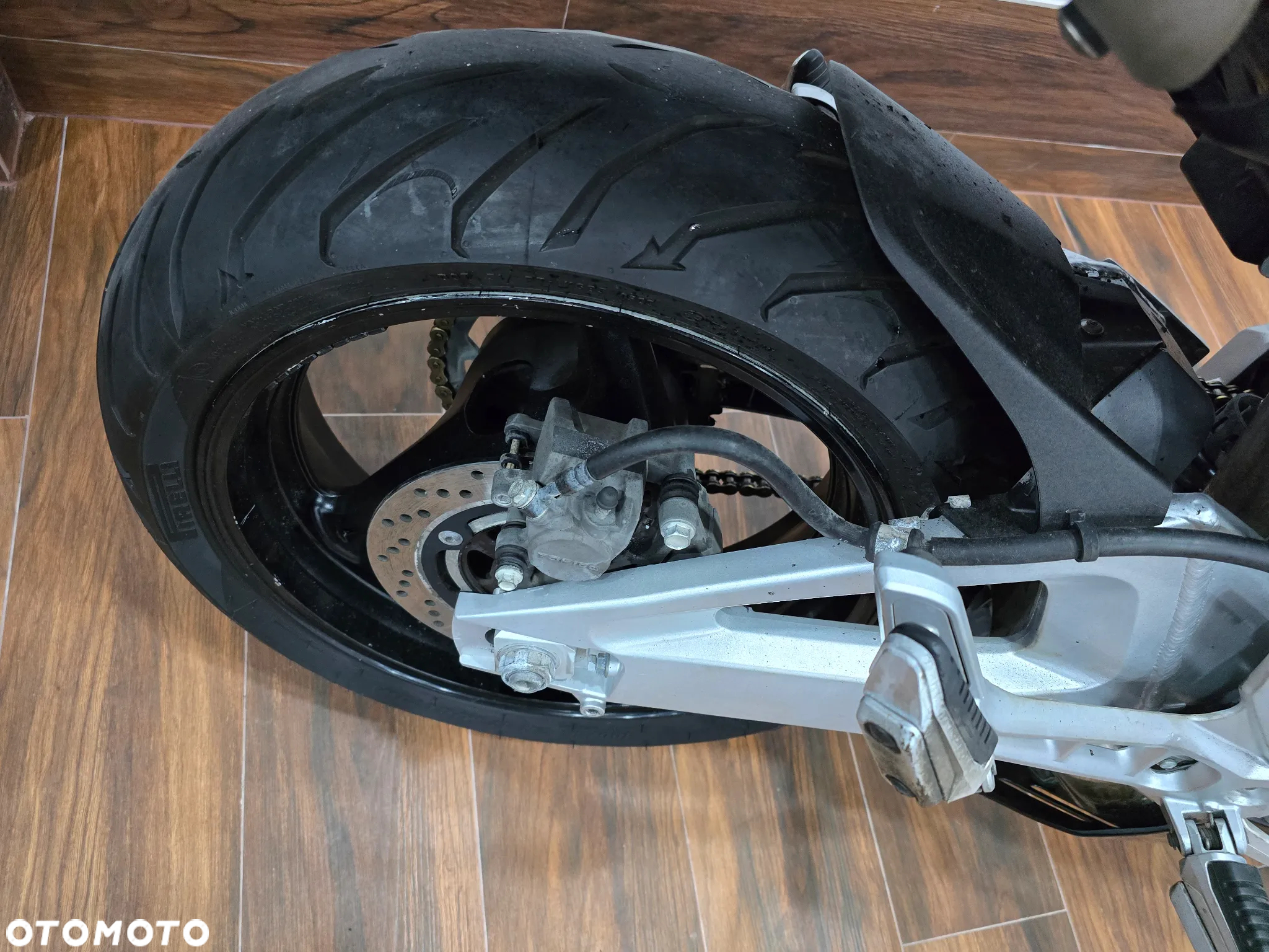 Suzuki GSR - 11