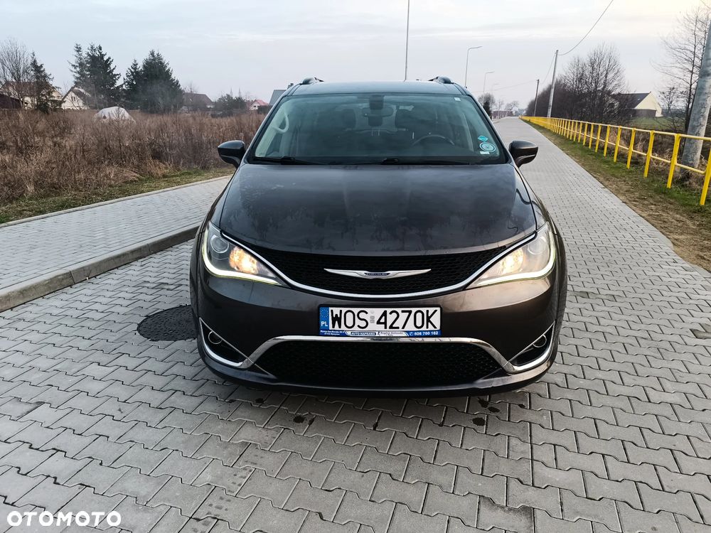 Chrysler Pacifica - 2