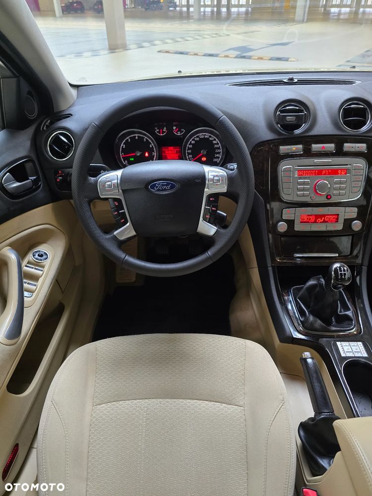 Ford Mondeo 2.0 Ghia - 6