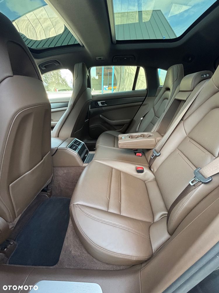 Porsche Panamera 4 Sport Turismo - 22