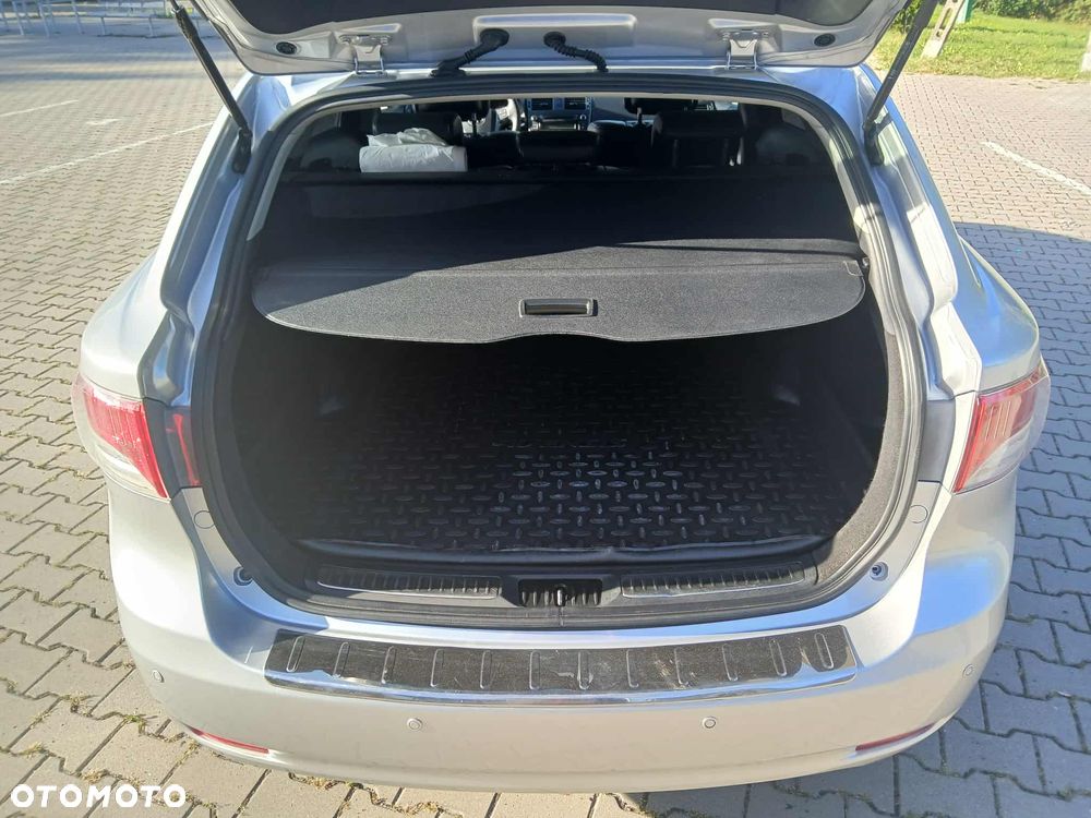 Toyota Avensis 2.0 D-4D Premium - 5