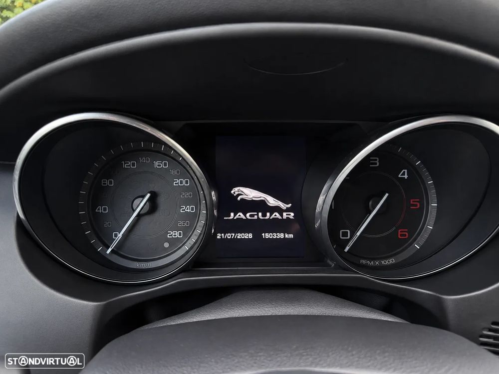 Jaguar XE 20d Aut. Portfolio - 6