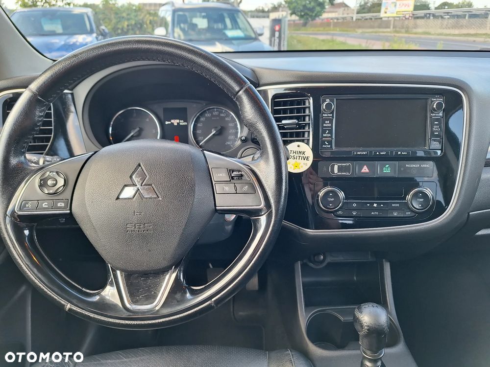 Mitsubishi Outlander - 9