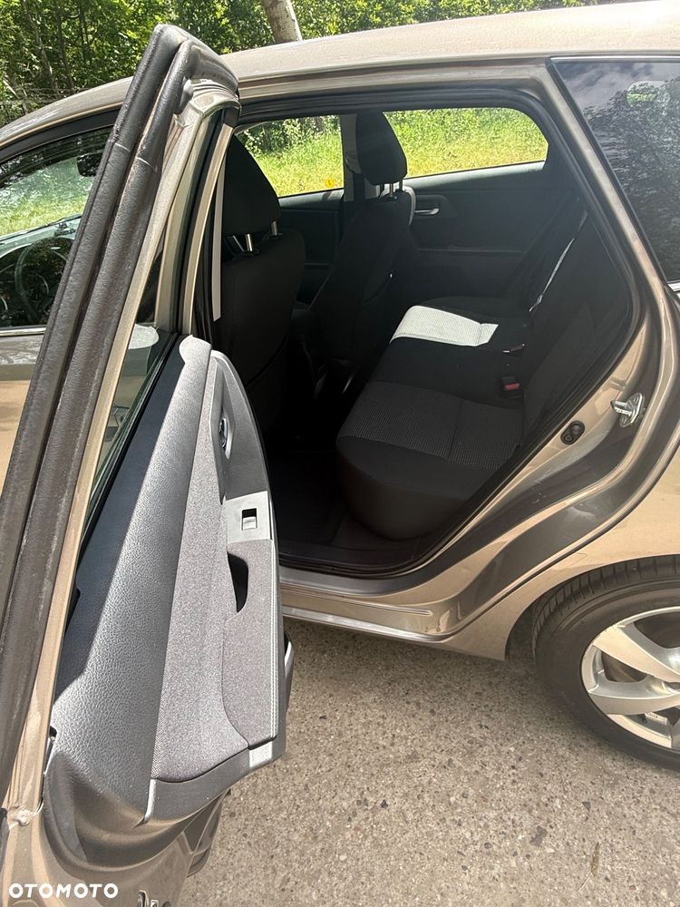 Toyota Auris 1.6 Premium Comfort MS - 10