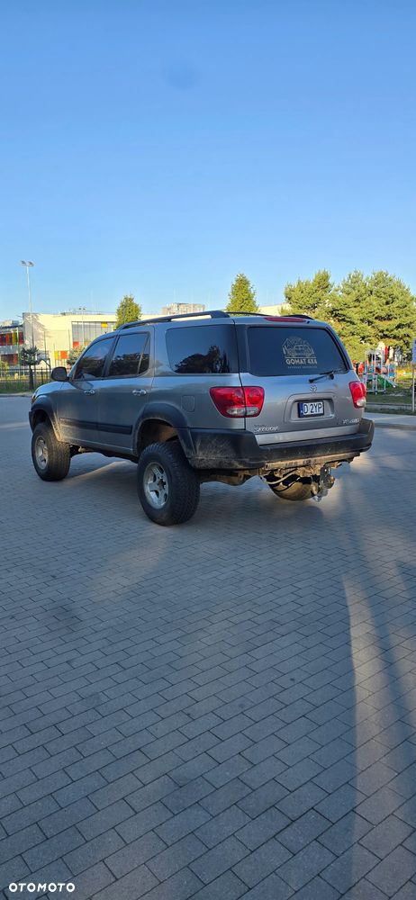 Toyota Sequoia - 2