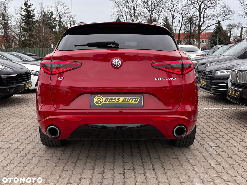 Alfa Romeo Stelvio - 8