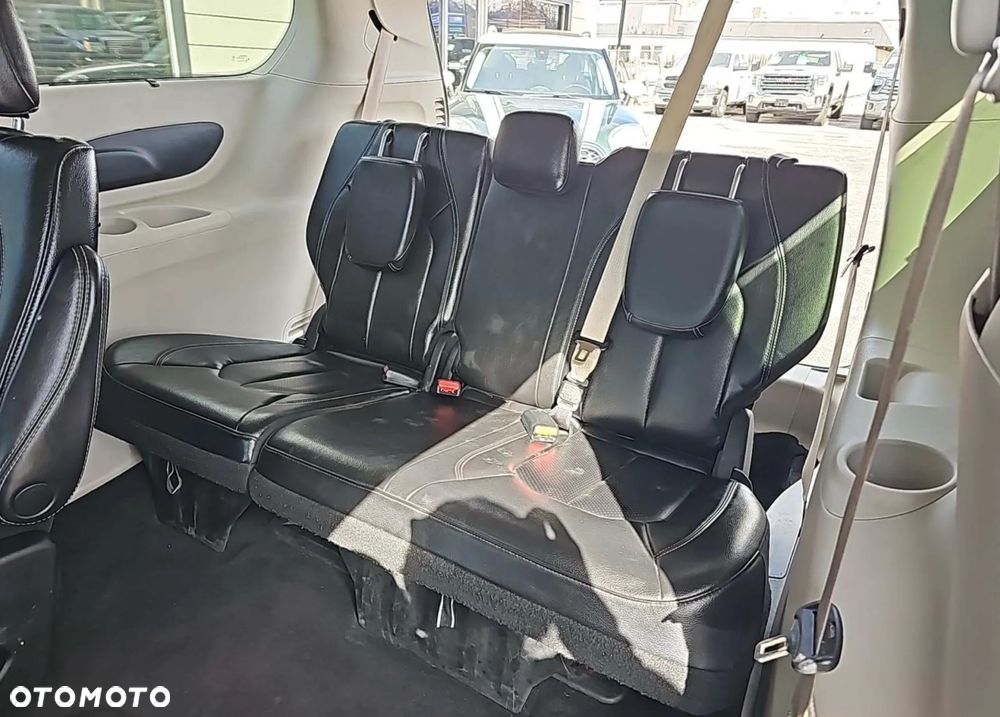 Chrysler Pacifica - 10